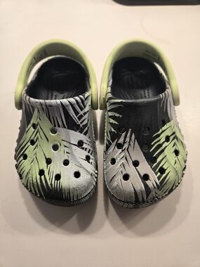 Crocs Kids' Tropical Leaf Clogs - Black with Lime Green
